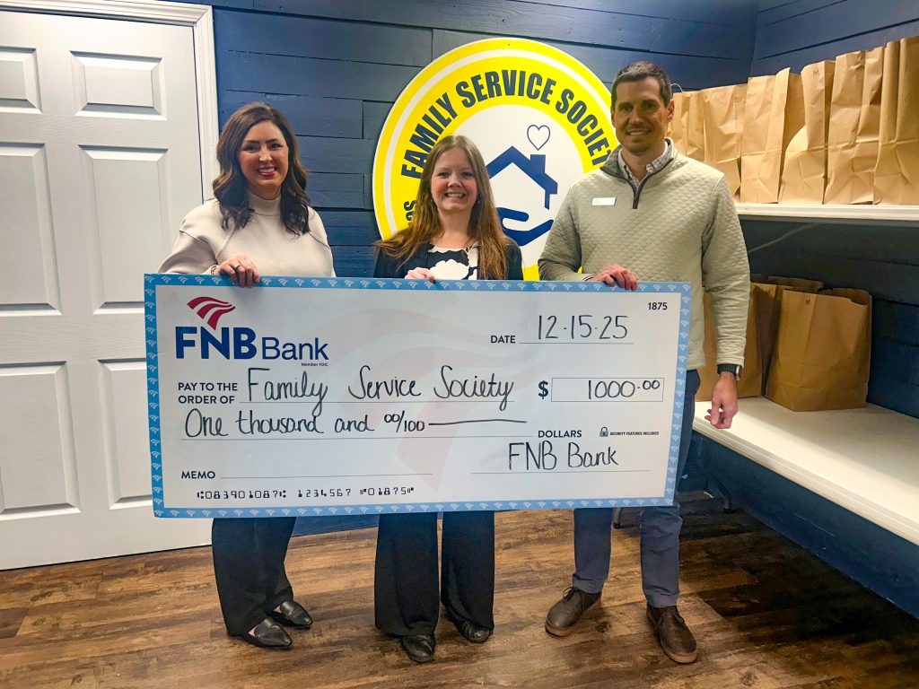 FNB MAKES $1,000 CHRISTMAS DONATION TO FAMILY SERVICE SOCIETY IN PADUCAH-MCCRACKEN COUNTY